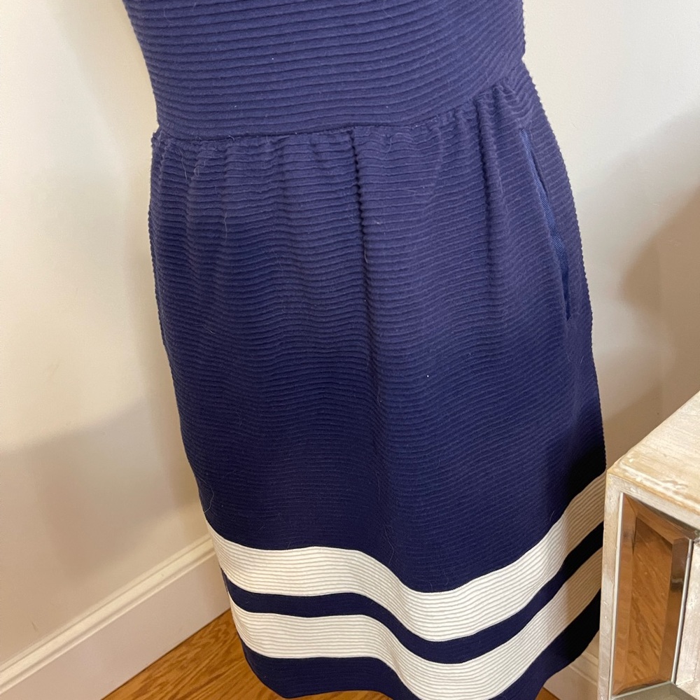 Vineyard Vines Dress - Picture 3 of 8